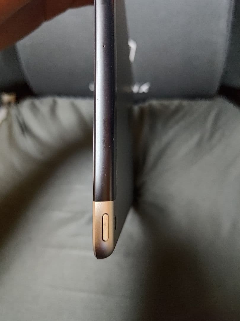 iPad 第6世代32GBスペースグレイWiFi+セルラーモデル(ソフトバンク)