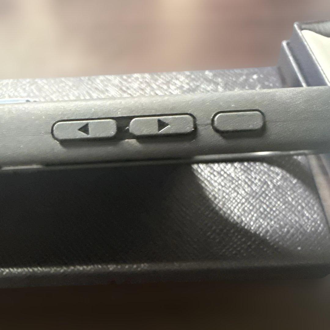 PRADA iPhone16 pro max ケース 極美品