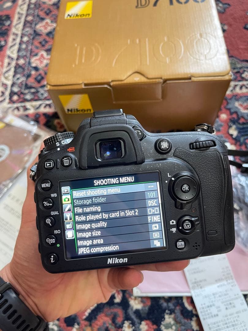 美品　 Nikon ニコンd7100 (ショット4000枚) 一眼レフ