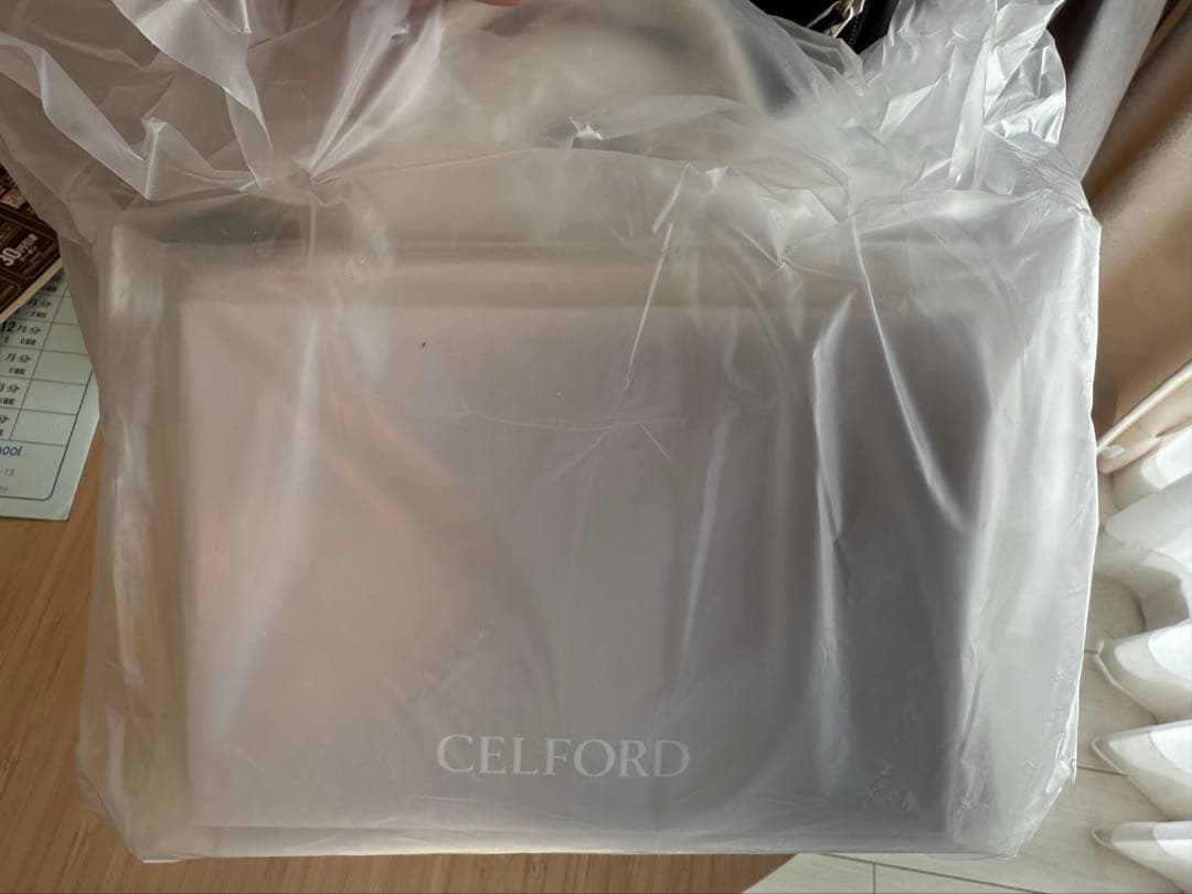 即日発送可能　【リュタン】ビジュースタッズポシェット（M）