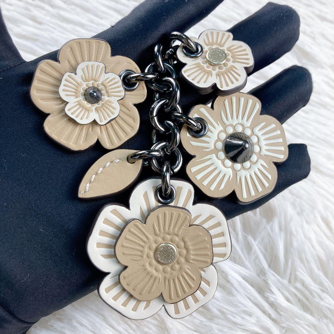 ✨極美品✨COACH コーチ　ティーローズ　キーリング　キーホルダー　フラワー