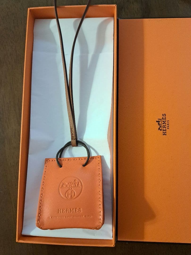 HERMESシヨッパーチャーム　サックオランジュ