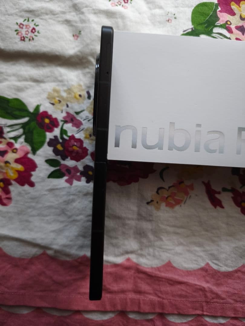 nubia Flip 5G ブラック スマートフォン 本体　折りたたみスマホ