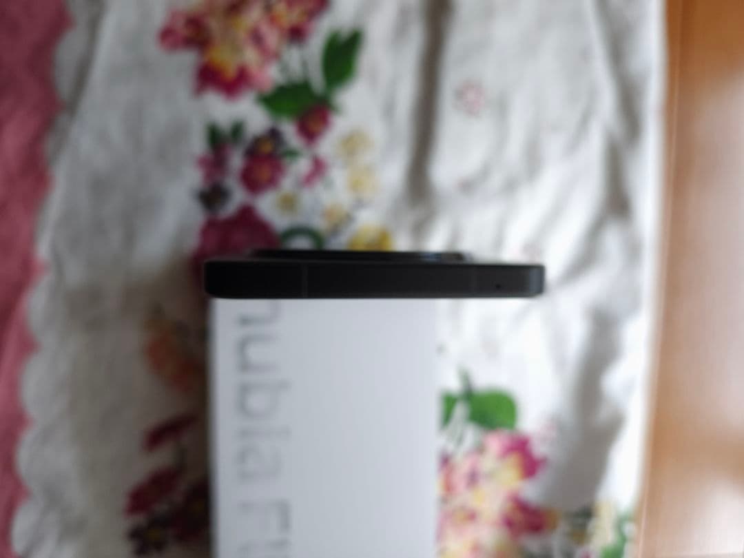 nubia Flip 5G ブラック スマートフォン 本体　折りたたみスマホ