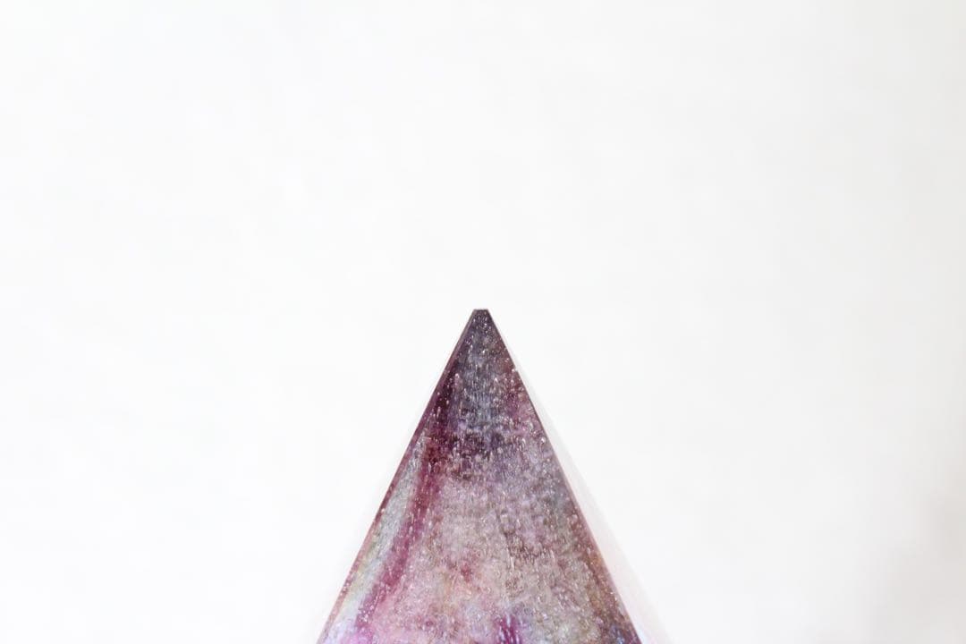 シエラネバダ産アンダラクリスタル　ピラミッド　大きめ　マルチカラー　パープル系