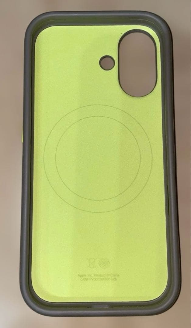 Beats iPhone 17 ケース　アルパイングレイ