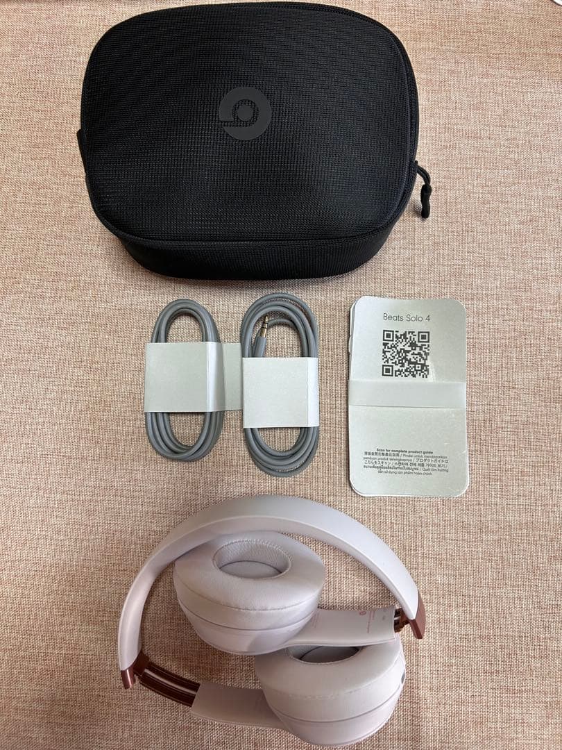 Beats Solo 4 ワイヤレスヘッドセット ピンク