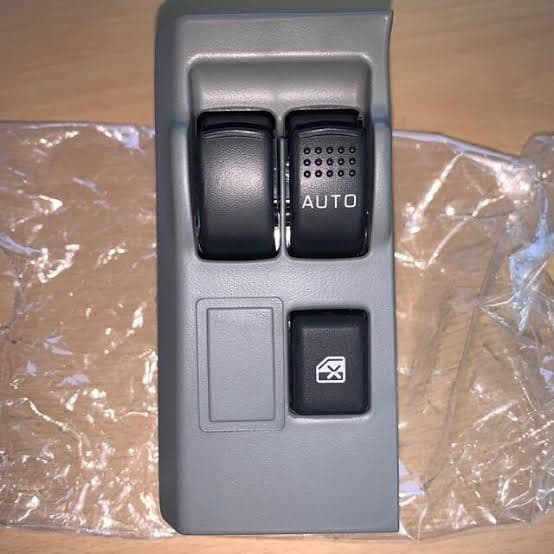 三菱ふそうキャンター 　パワーウィンドウスイッチ FE5・6型　後期