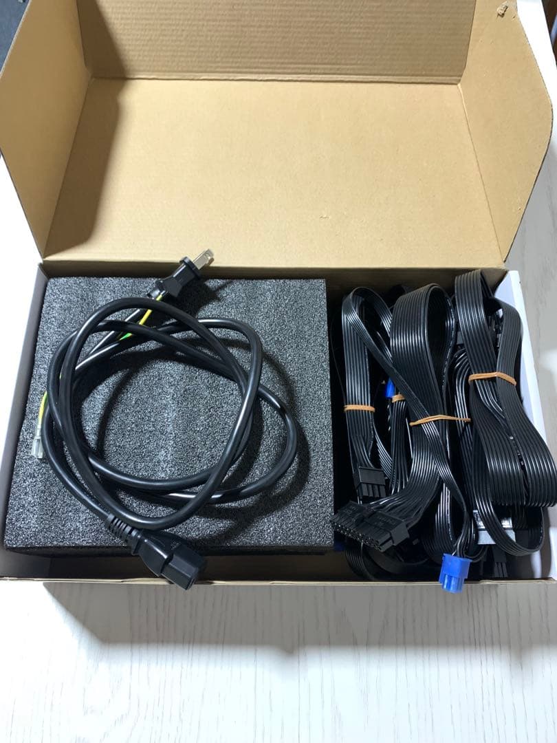 玄人志向 KRPW-GR1000W 1000W電源ユニット