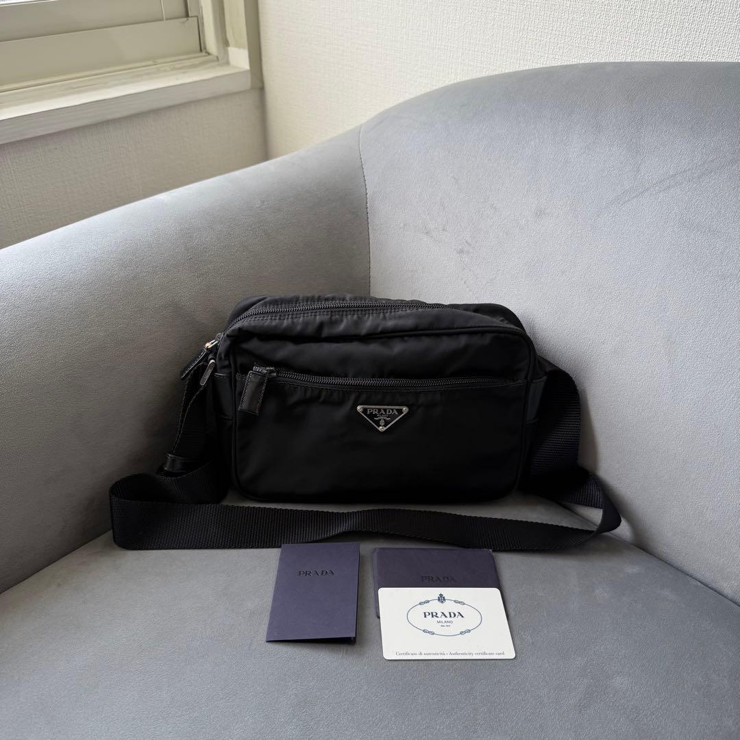 プラダ ナイロン ショルダーバッグ ネロ ナイロン 三角プレート ブラック