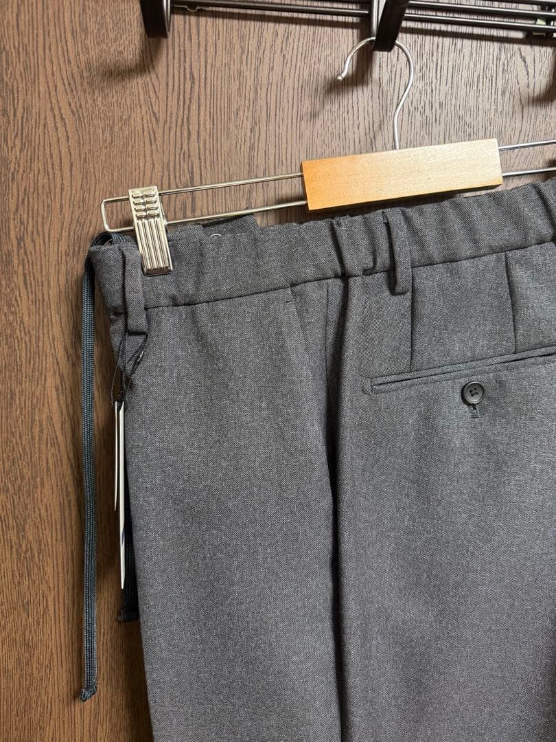 Mサイズ新品未使用！人気！お洒落ストレッチ最新セットアップスーツ！定番グレー！