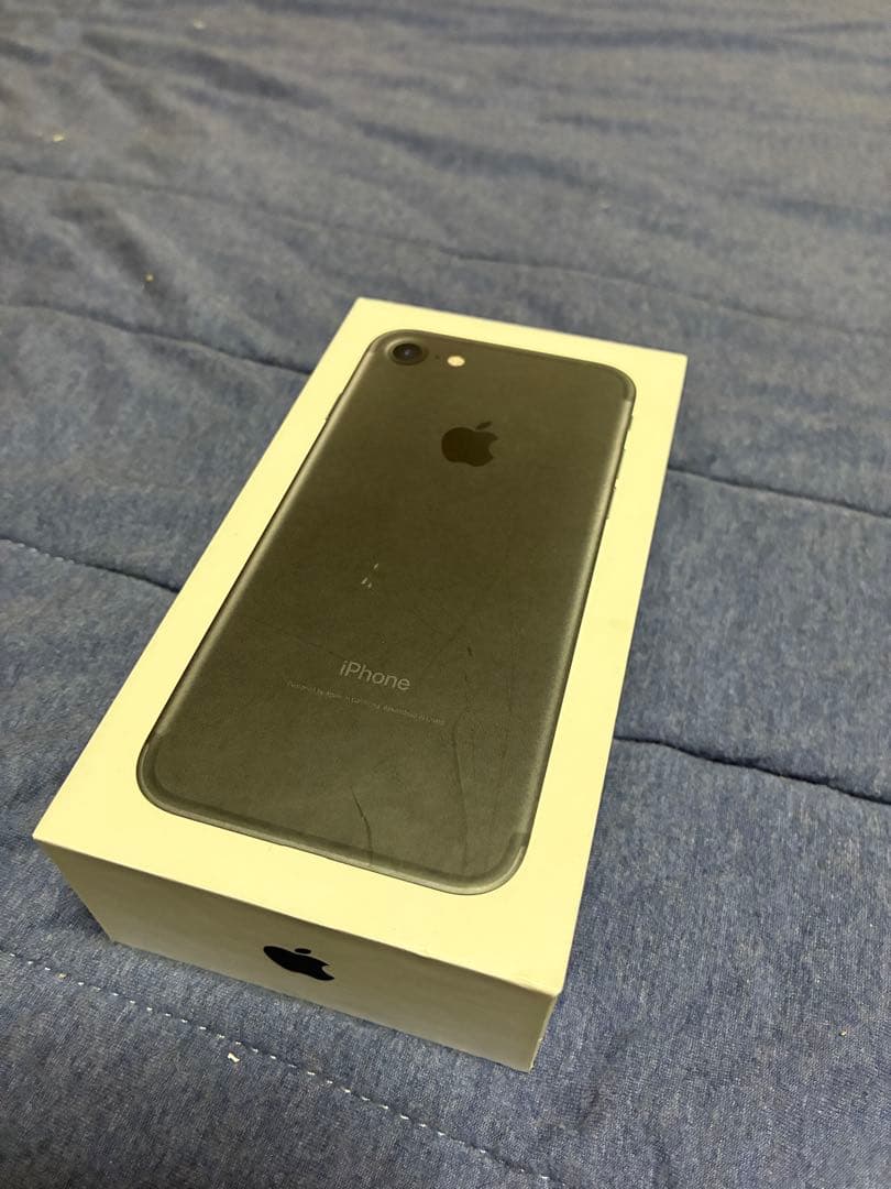 iPhone SE2 128G 黒 (SIMロック解除済) オマケ付き