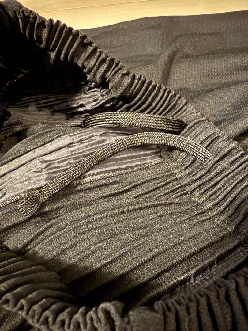 HOMME PLISSÉ オムプリッセ 消しプリーツパンツ 黒 サイズ2