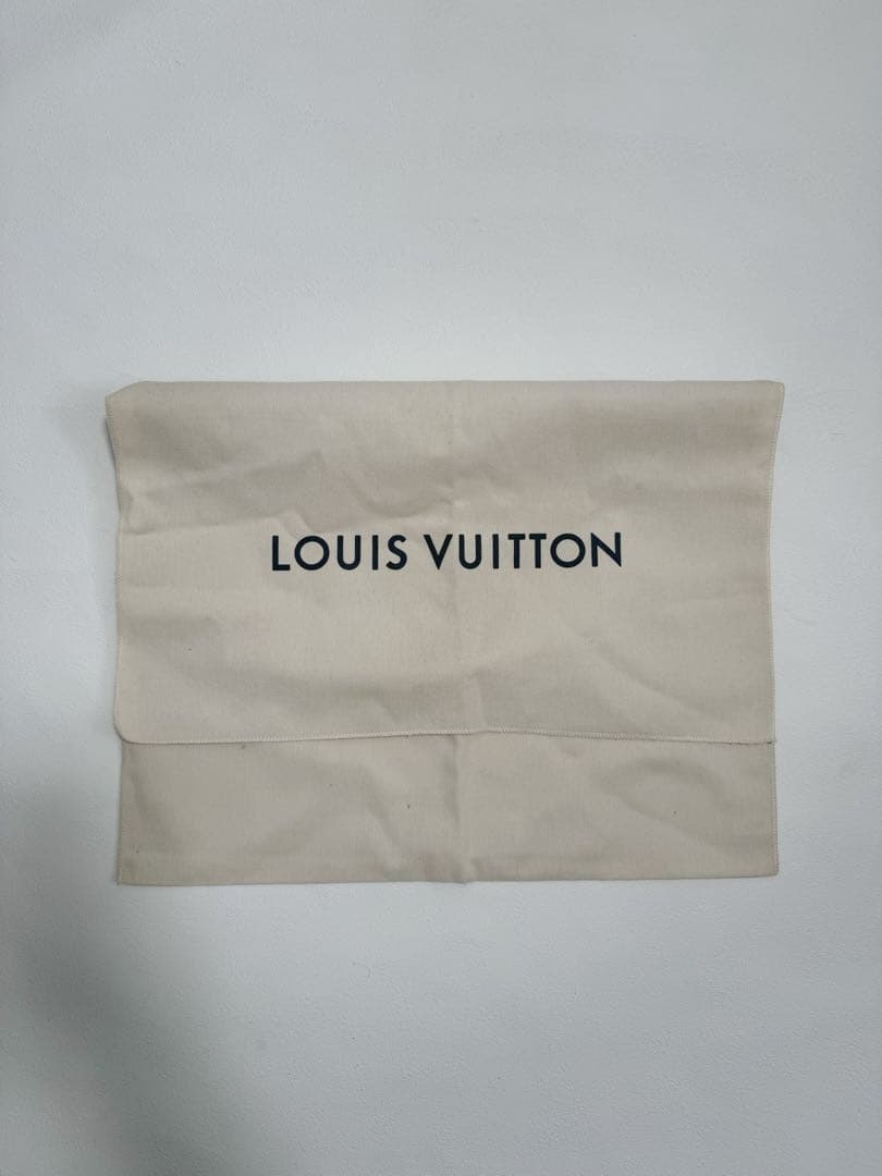 ルイヴィトン　LOUISVUITTON グレー レザー パソコンバッグ　ビジネス