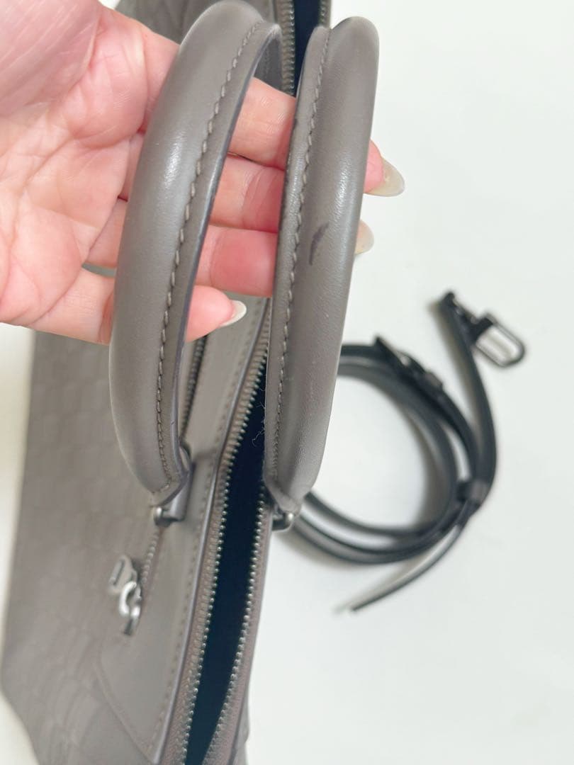 ルイヴィトン　LOUISVUITTON グレー レザー パソコンバッグ　ビジネス