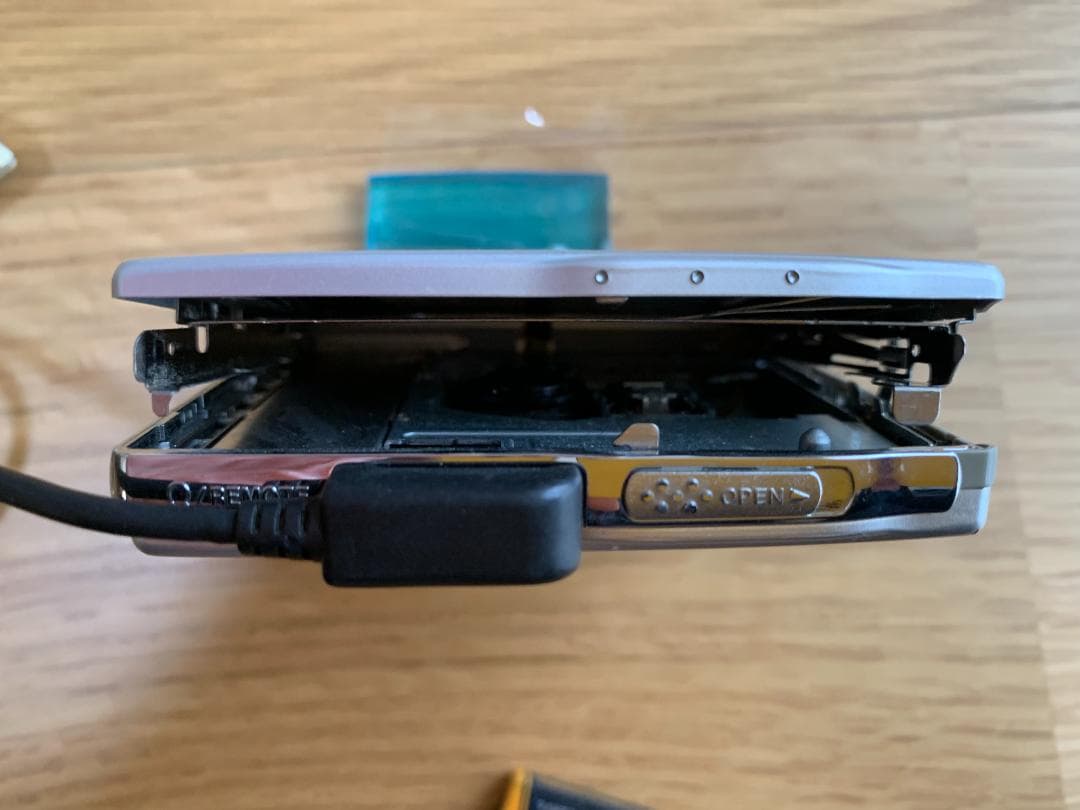 【ジャンク品】SHARP 1ビットポータブルMDプレーヤー MD-DS8-S