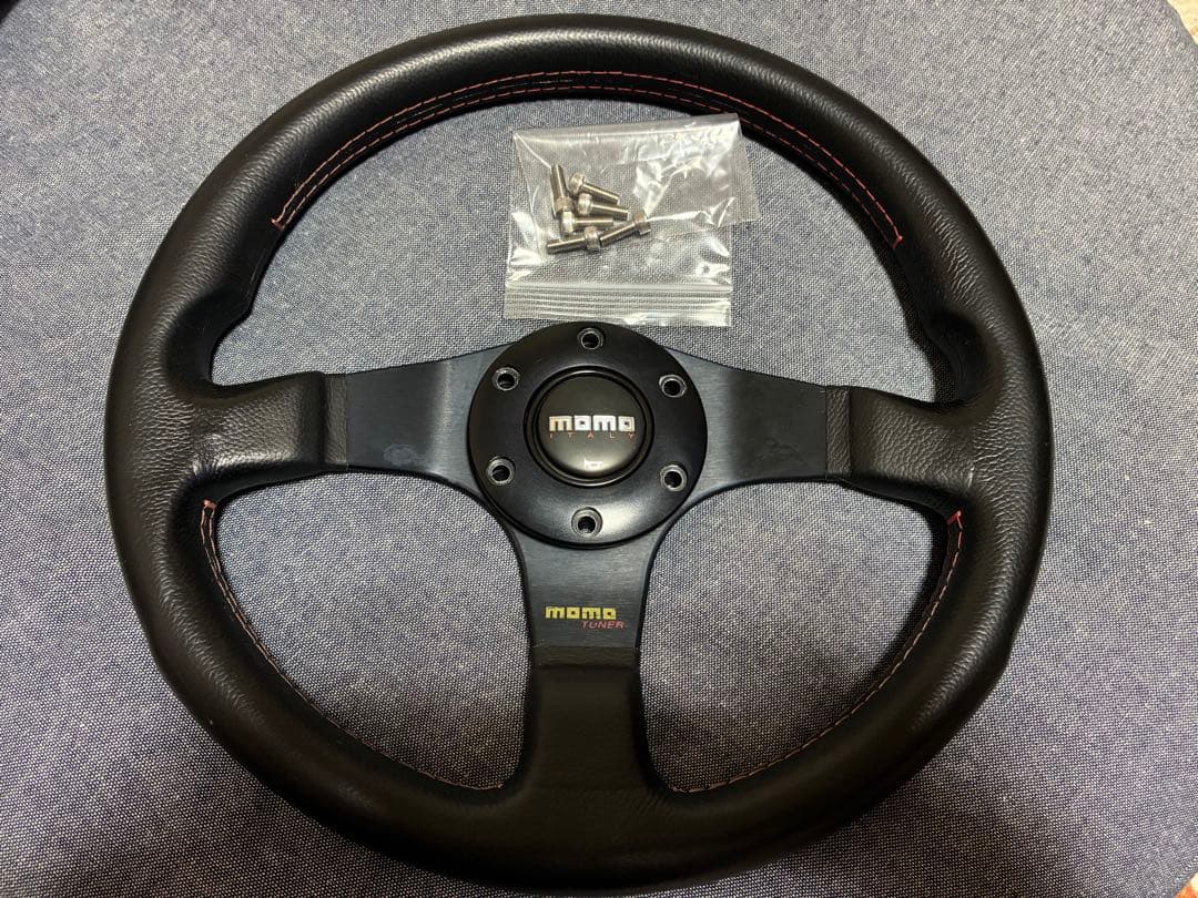 MOMOチューナー32パイ中古良品