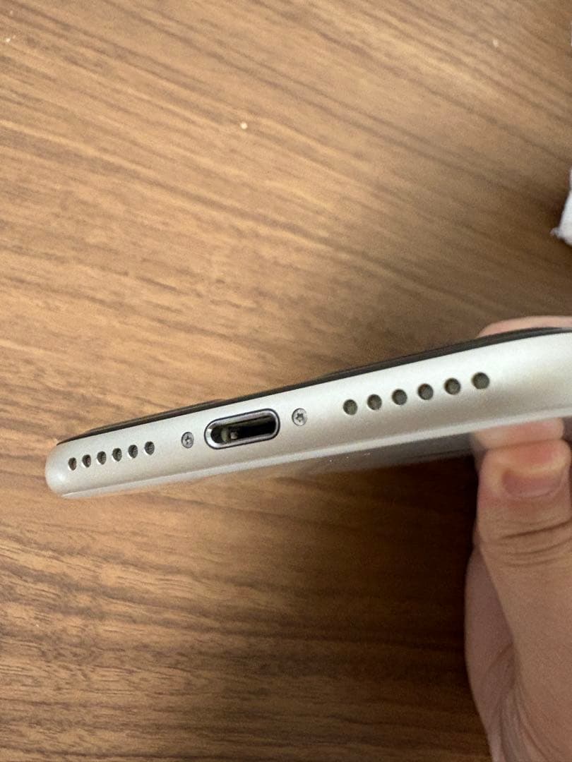 Apple iPhone SE 256GB SIMフリー