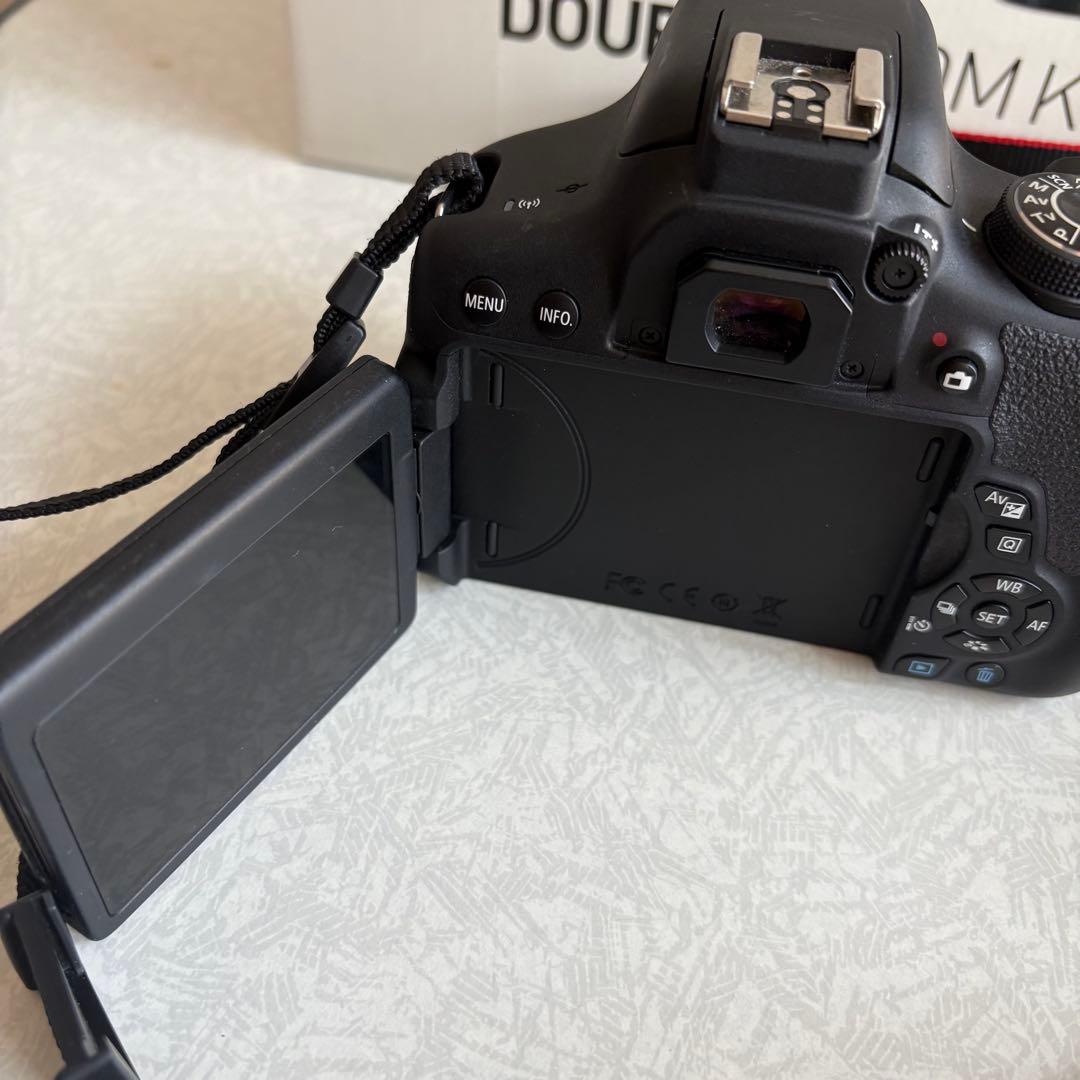 Canon EOS Kiss X8i ダブルズームキット