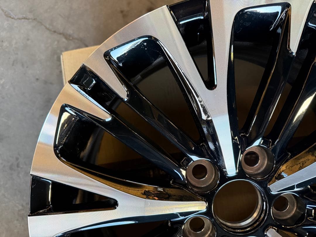 キョウヘイヤリスクロス　純正18インチ ガリキズ無　美品　使用少