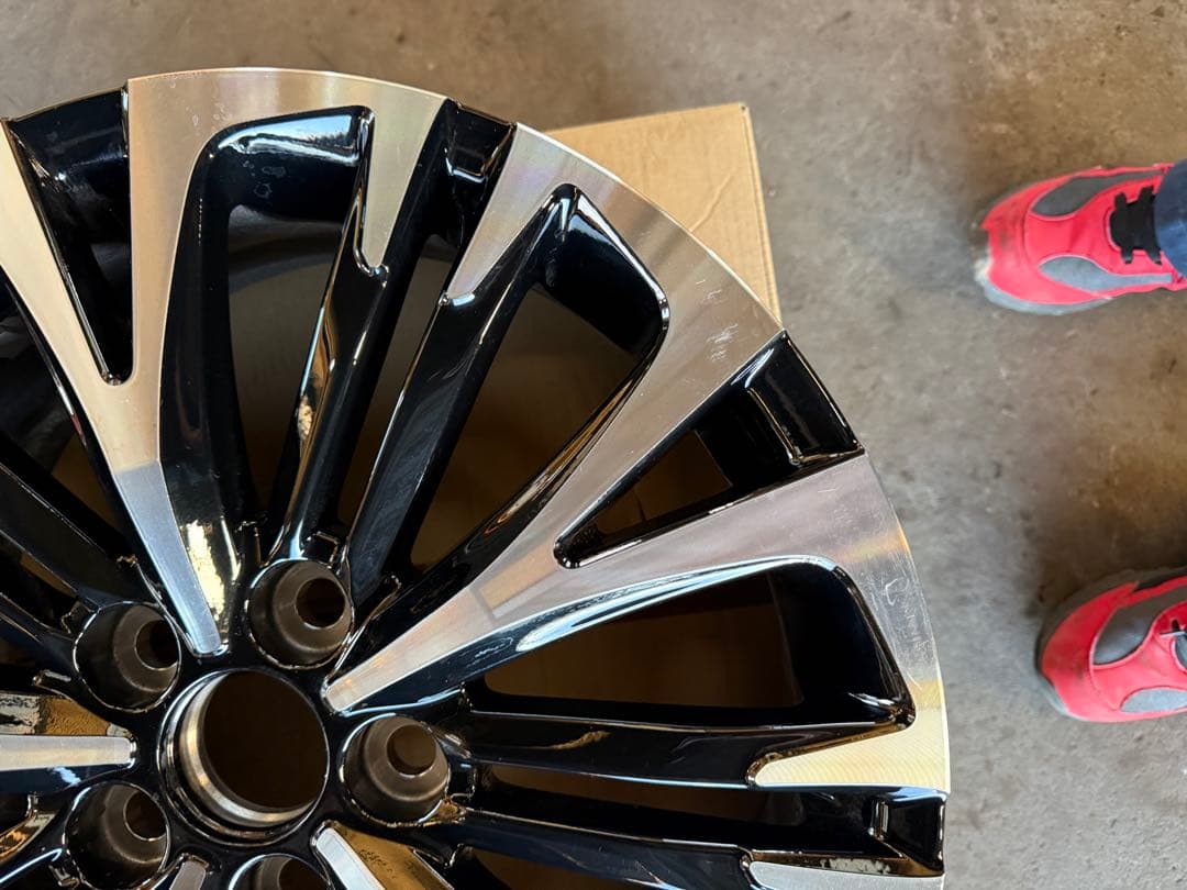 キョウヘイヤリスクロス　純正18インチ ガリキズ無　美品　使用少