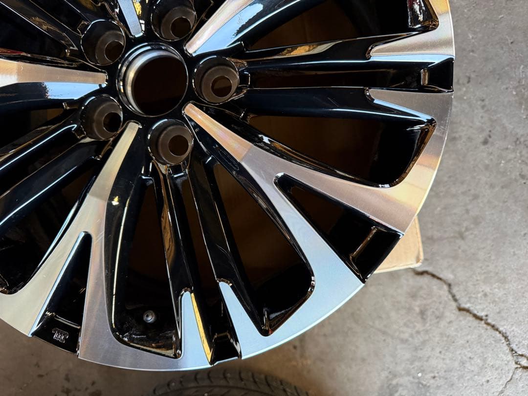 キョウヘイヤリスクロス　純正18インチ ガリキズ無　美品　使用少