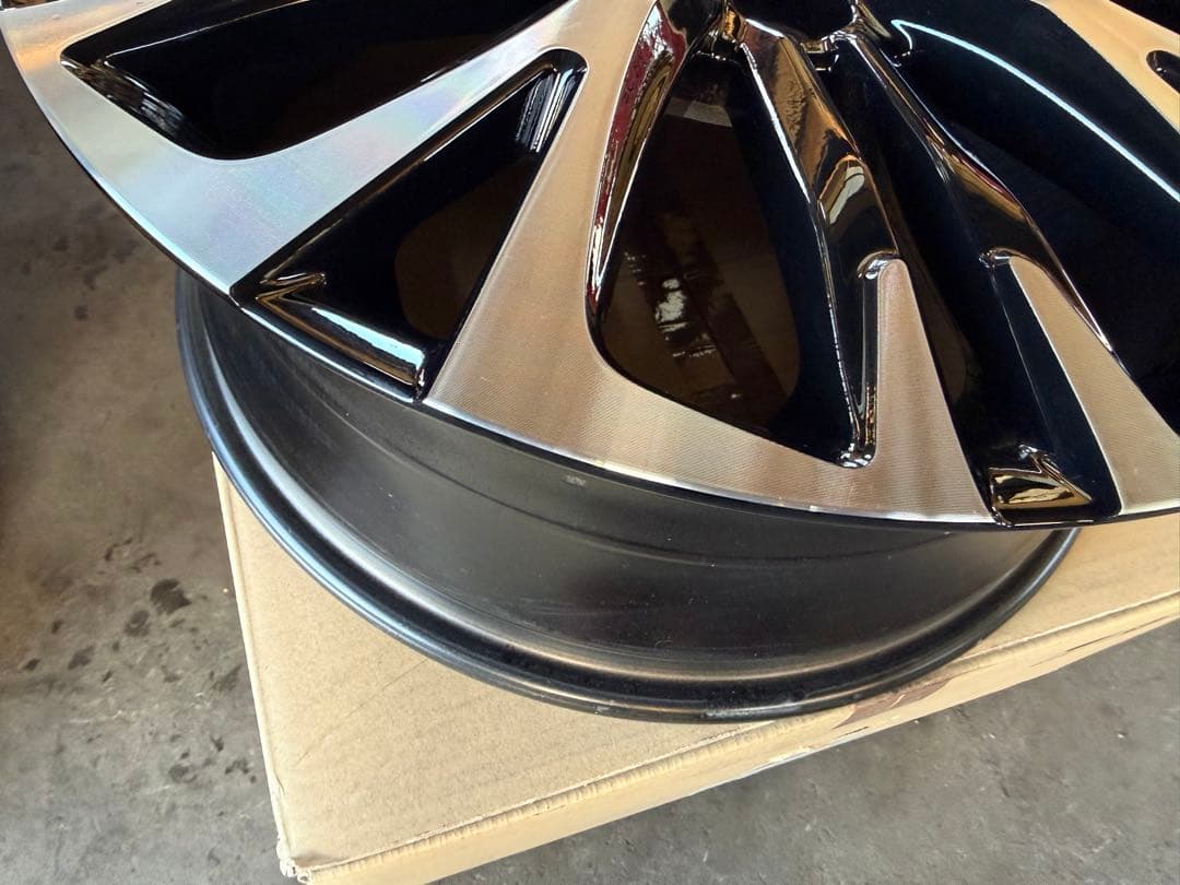 キョウヘイヤリスクロス　純正18インチ ガリキズ無　美品　使用少