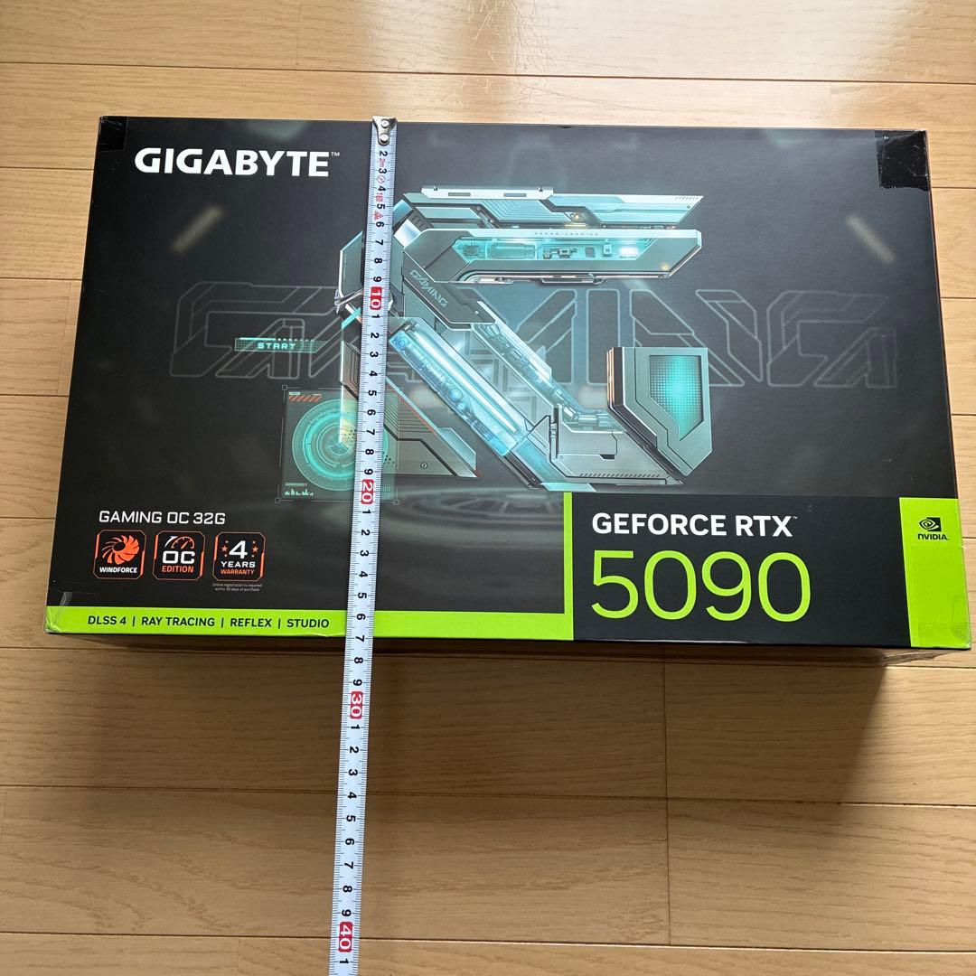 gigabyte RTX5090 ヒートシンク ファン　バックプレート　LED