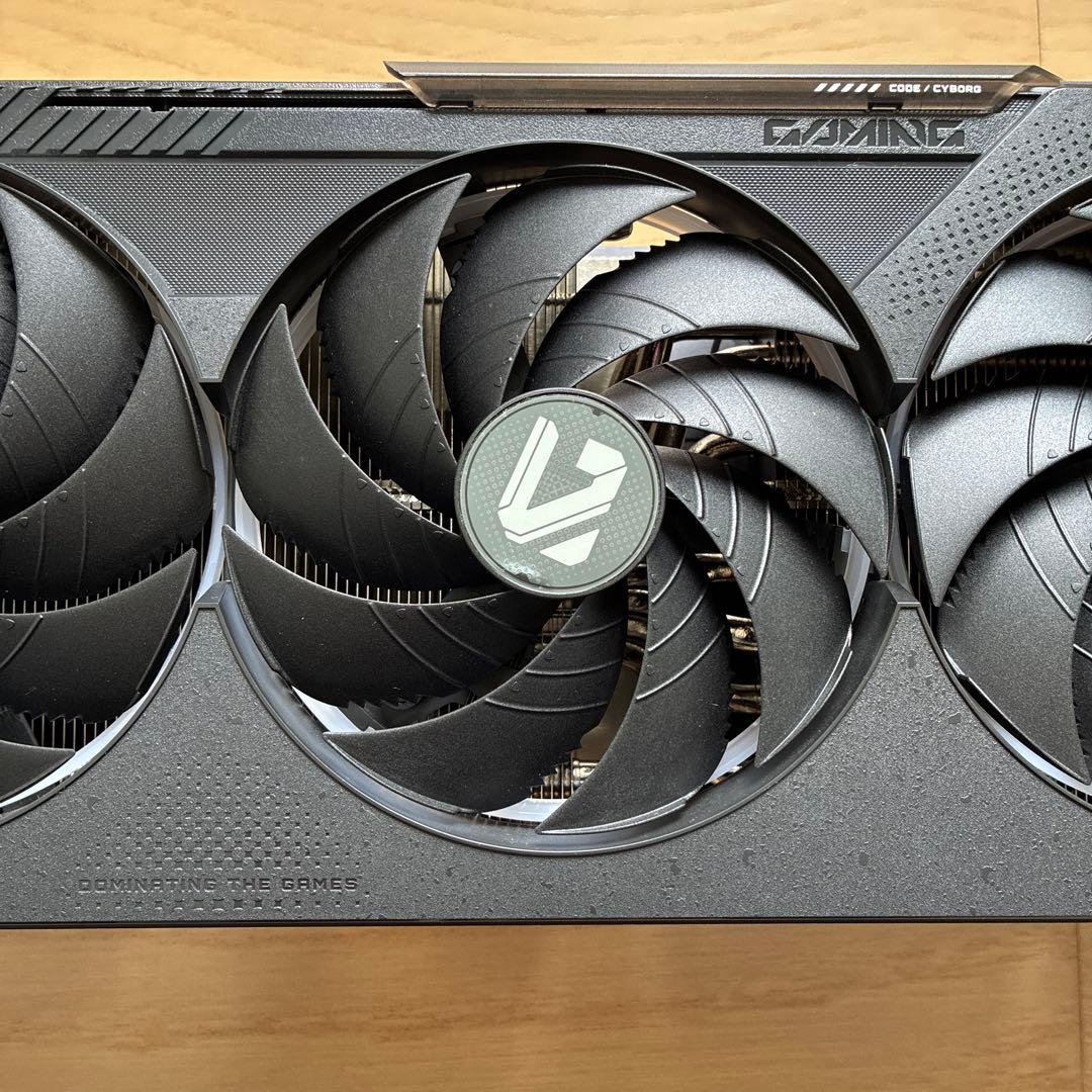 gigabyte RTX5090 ヒートシンク ファン　バックプレート　LED