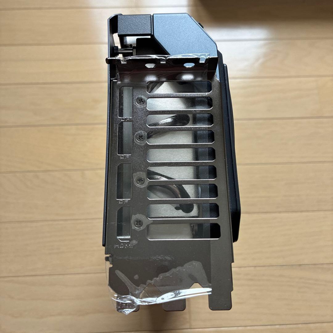 gigabyte RTX5090 ヒートシンク ファン　バックプレート　LED