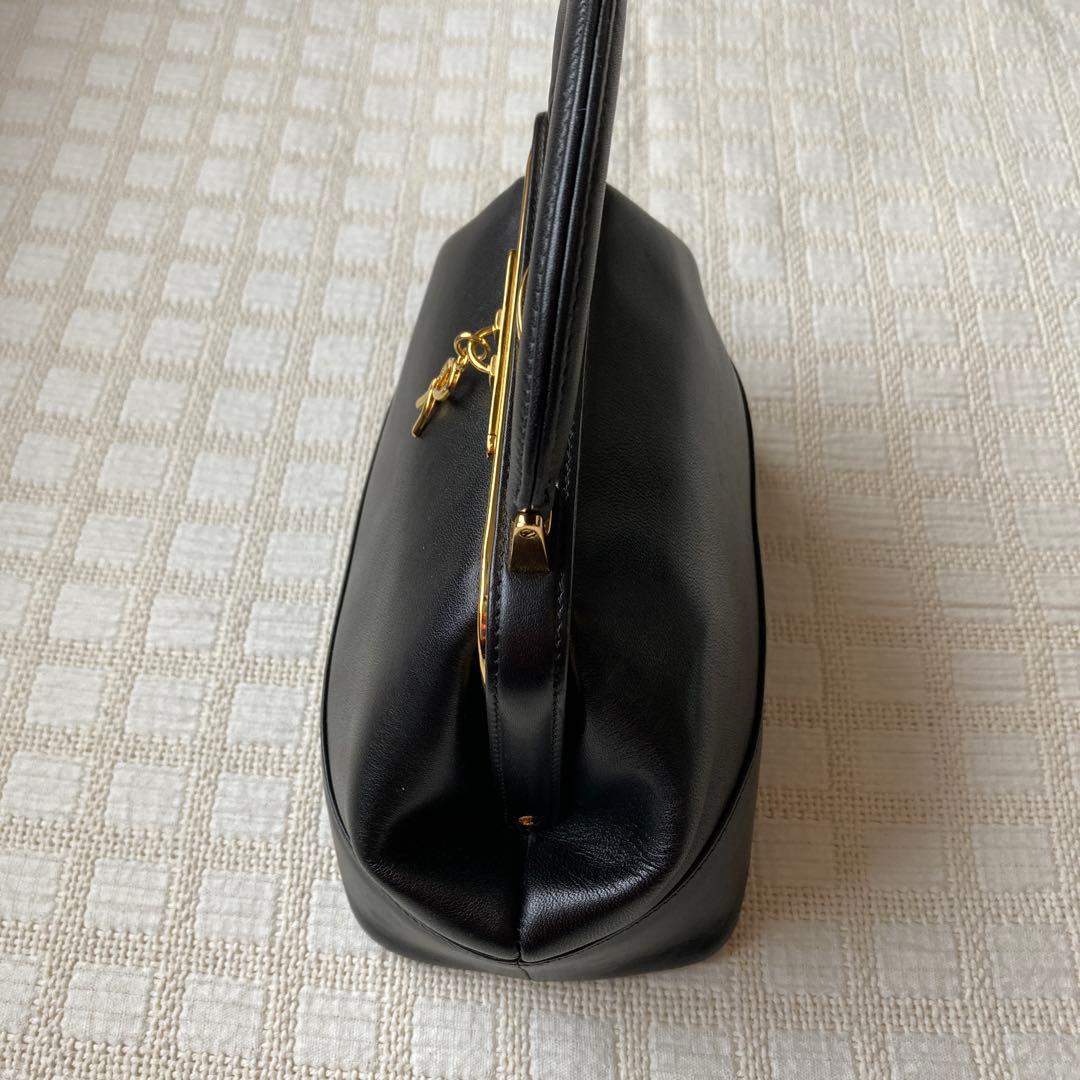 黒いレザーハンドバッグ ゴールド金具