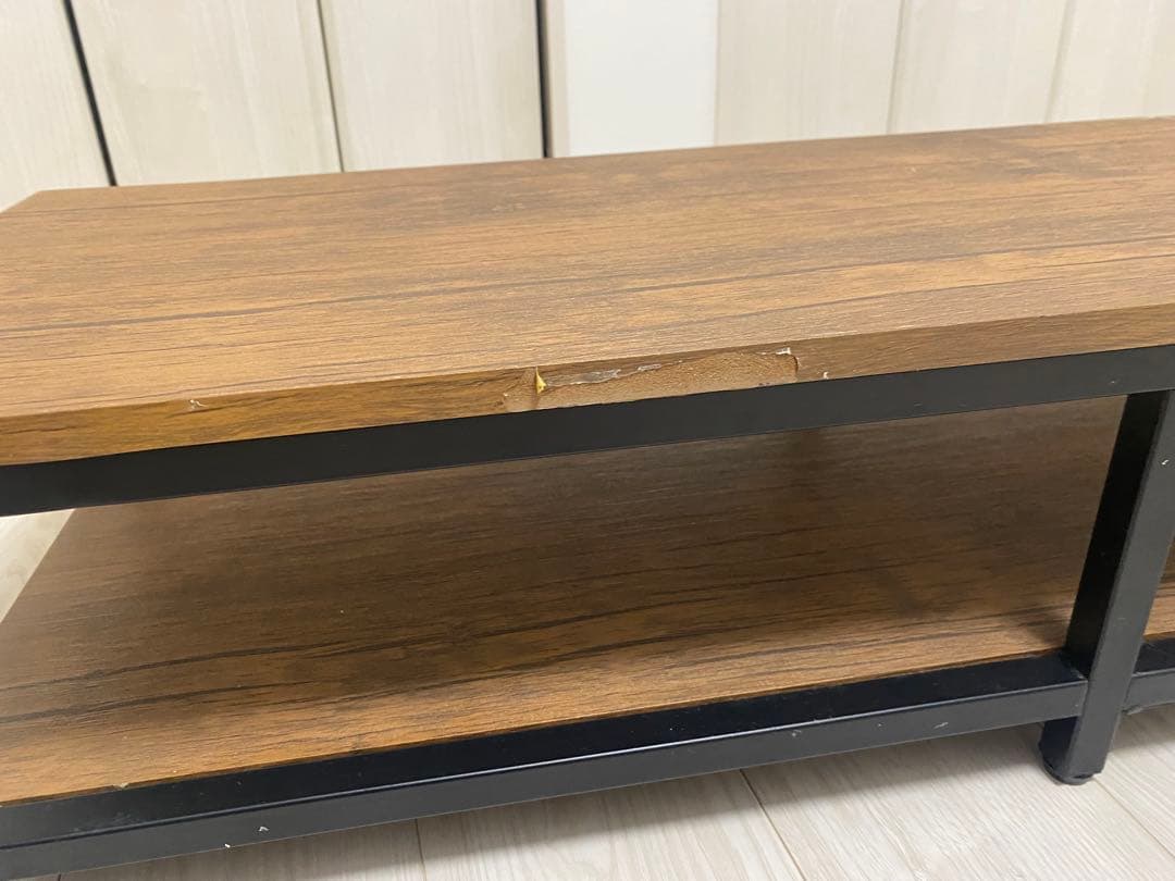 シンプルなブラウンのテレビ台