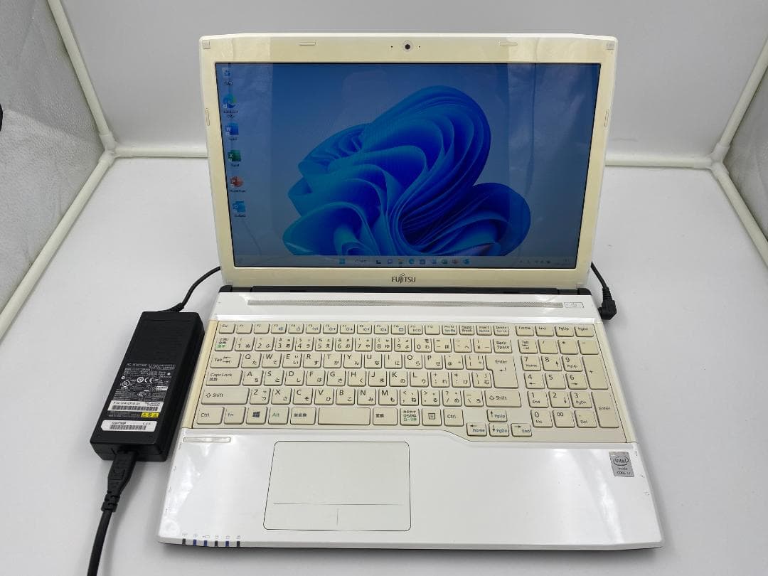 ノートパソコン windows11 オフィス付き core i7 AH53/RW