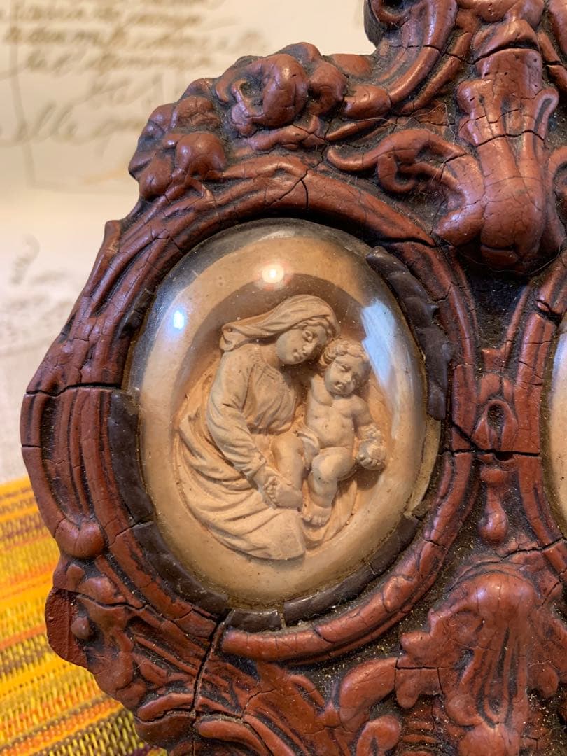 フランス製　アンティークのレアなメダイヨンのガラスドームが2個付いてます！繊細！