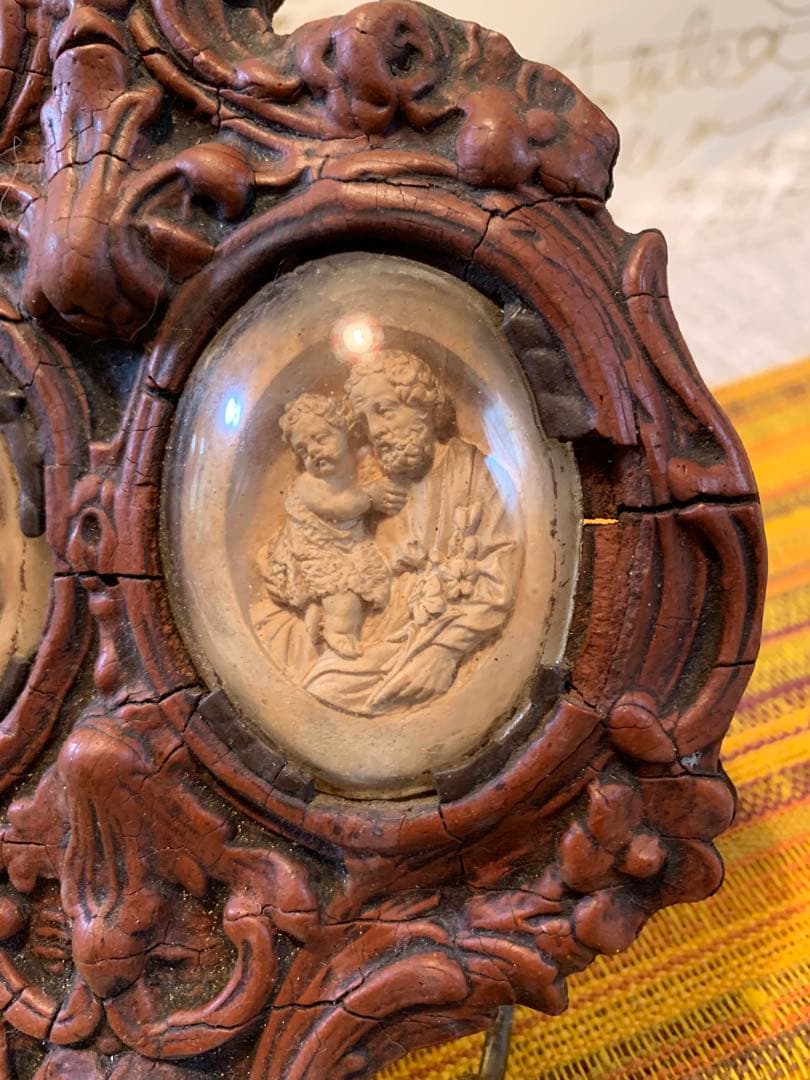 フランス製　アンティークのレアなメダイヨンのガラスドームが2個付いてます！繊細！