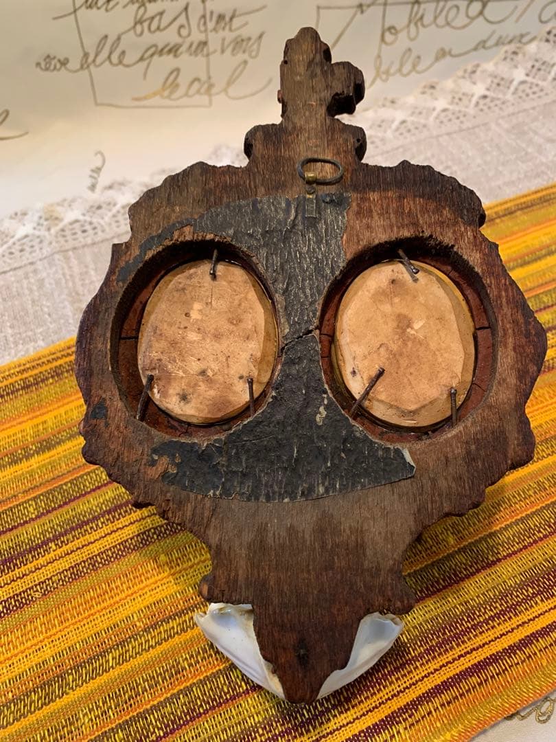 フランス製　アンティークのレアなメダイヨンのガラスドームが2個付いてます！繊細！