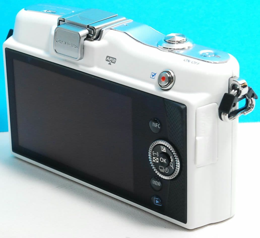 OLYMPUS E PM1 ボディ　ホワイト　送料無料