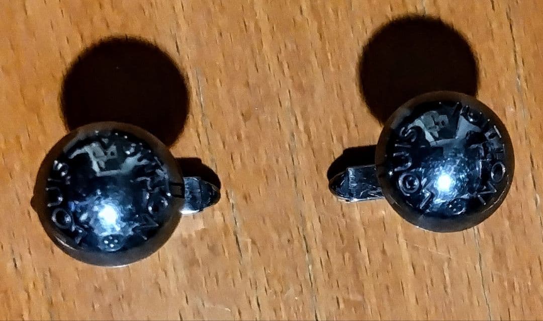 ルイヴィトン　ブラック球形カフスボタン