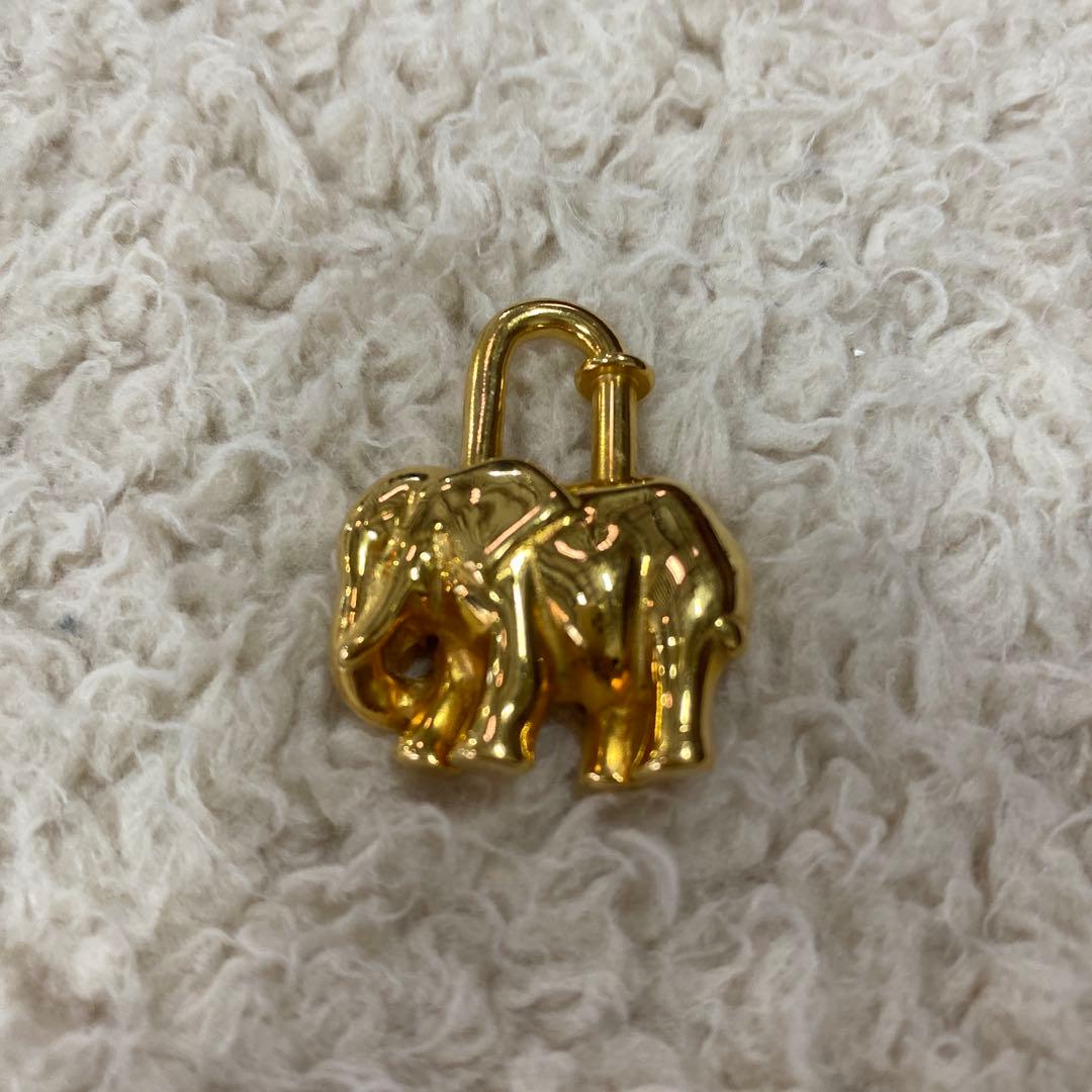 R*e様 HERMESカデナチャーム象GPのチャーム付きレザーストラップ