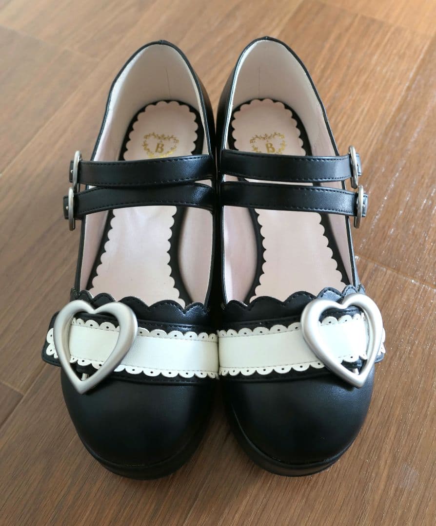 BABY ハートバックルシューズ　黒×白　Sサイズ
