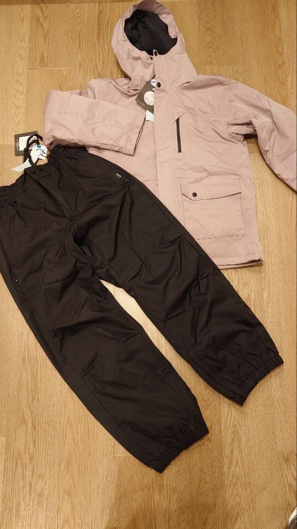 スノーボードウェアセット（ピンク・黒）