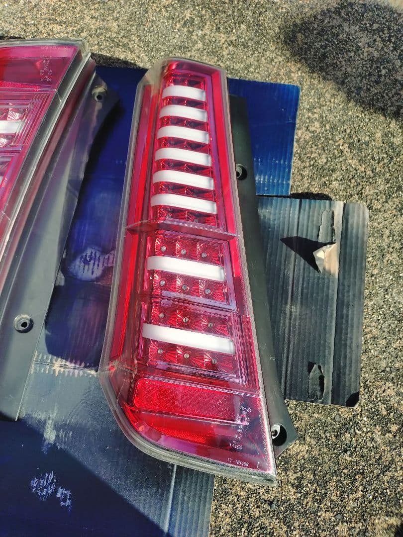 ワゴンR MH23Sテールランプ レッド/クリア