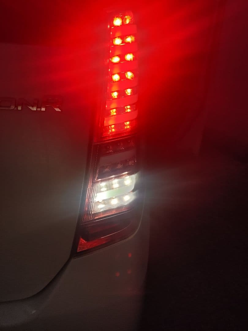 ワゴンR MH23Sテールランプ レッド/クリア