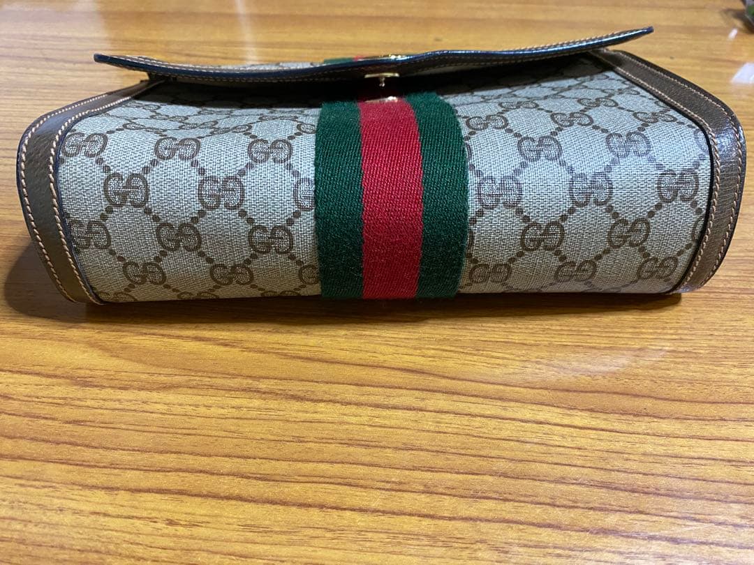 GUCCI GGキャンバスクラッチバッグ 箱付き