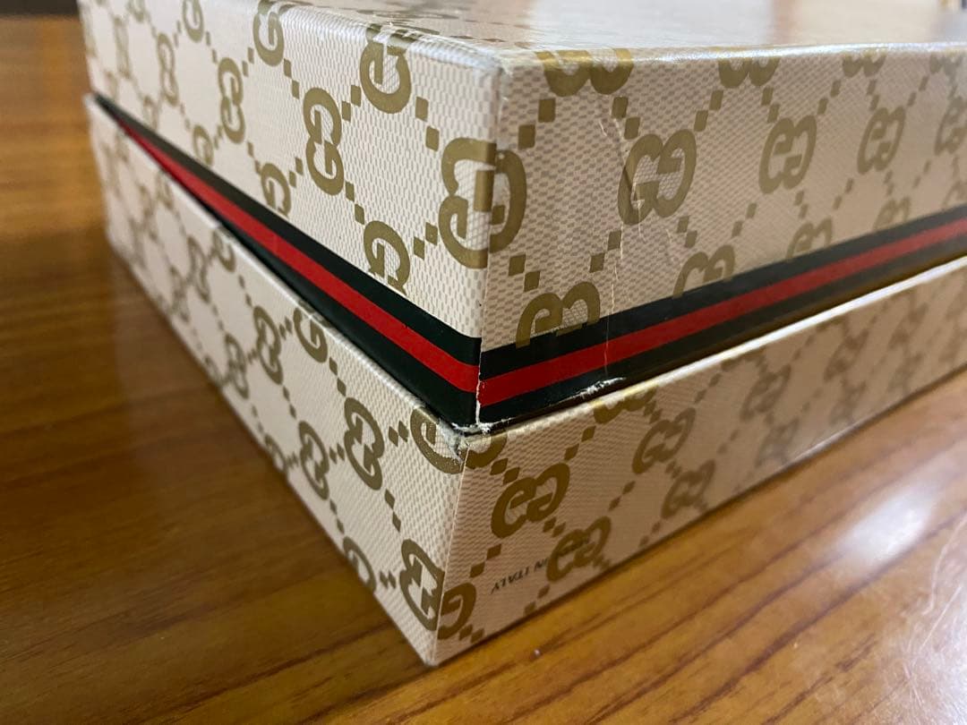 GUCCI GGキャンバスクラッチバッグ 箱付き