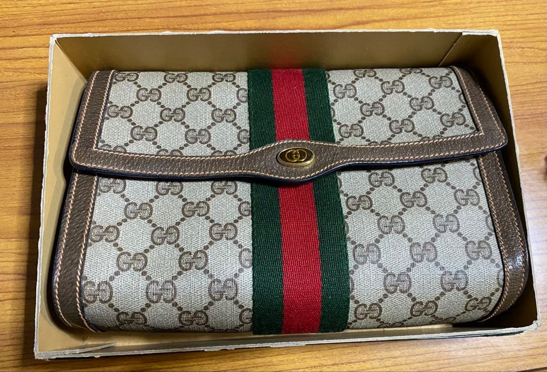 GUCCI GGキャンバスクラッチバッグ 箱付き