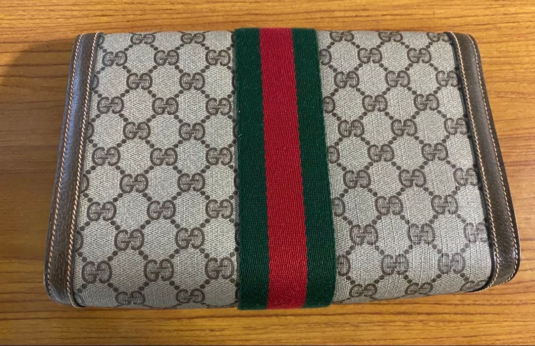 GUCCI GGキャンバスクラッチバッグ 箱付き
