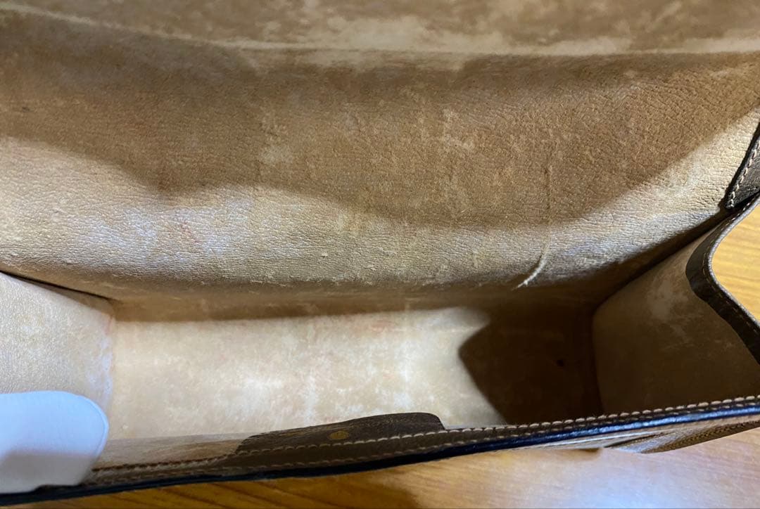 GUCCI GGキャンバスクラッチバッグ 箱付き