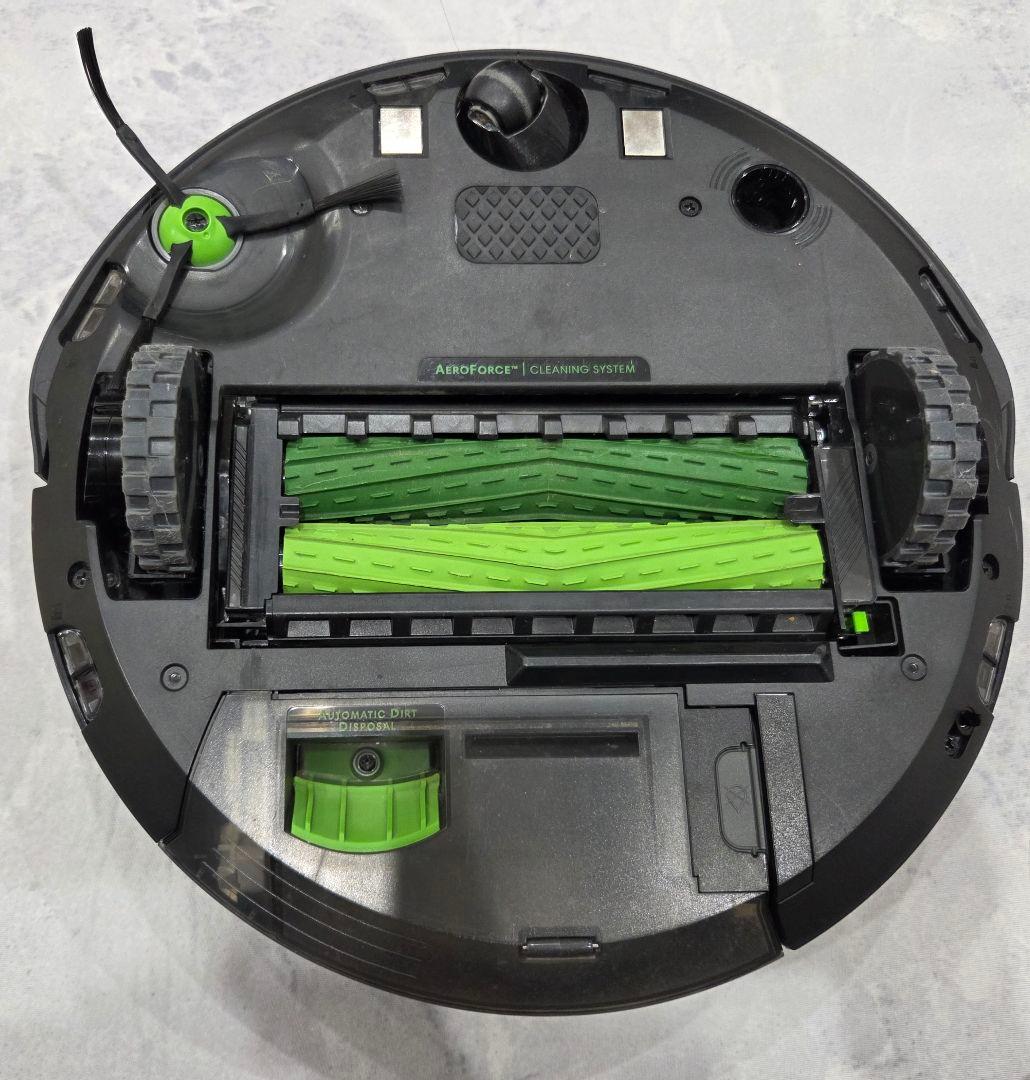 iRobot Roomba j7+ ルンバ　掃除機本体