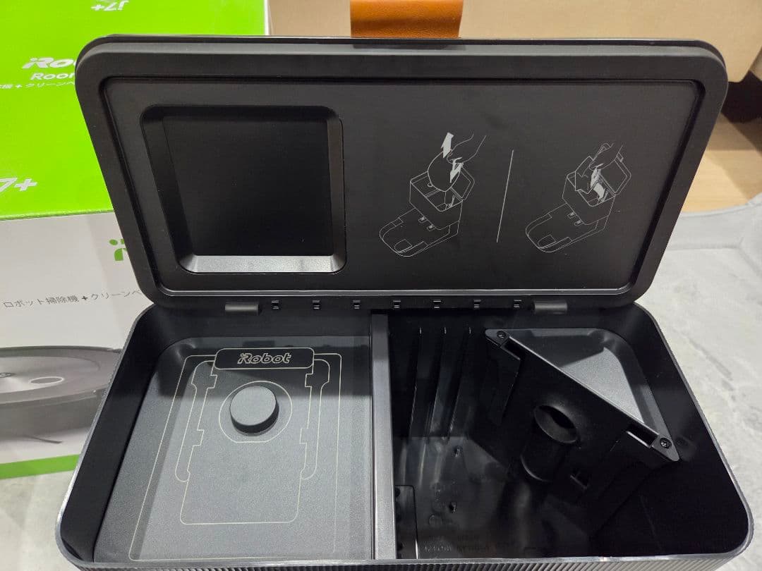 iRobot Roomba j7+ ルンバ　掃除機本体